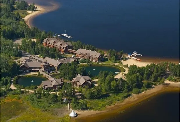 Hotel The Originals Auberge du Lac Taureau