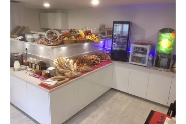 Hotel The Originals Bernay Acropole