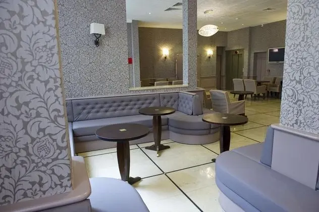 The Originals City, Hôtel Astoria Vatican, Lourdes - Lobi