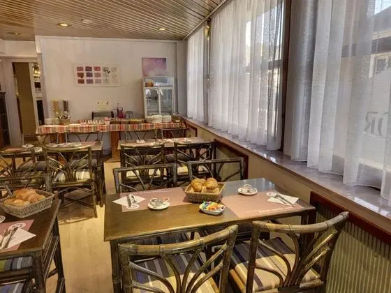 The Originals City, Hôtel de l'Orme, Evreux - Yerinde Yemek