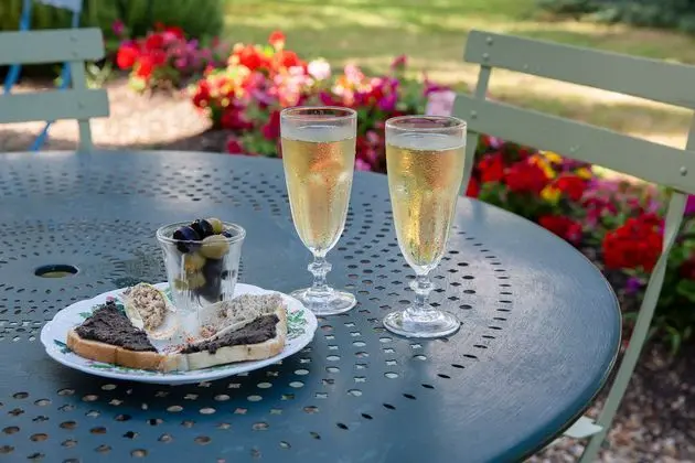 Hotel The Originals Le Domaine de Mestré