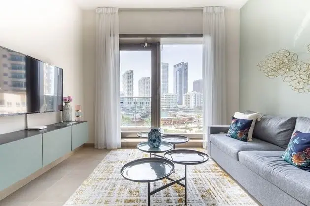 Ornate 1BR w/ Breathtaking Marina Views! - İç Mekan