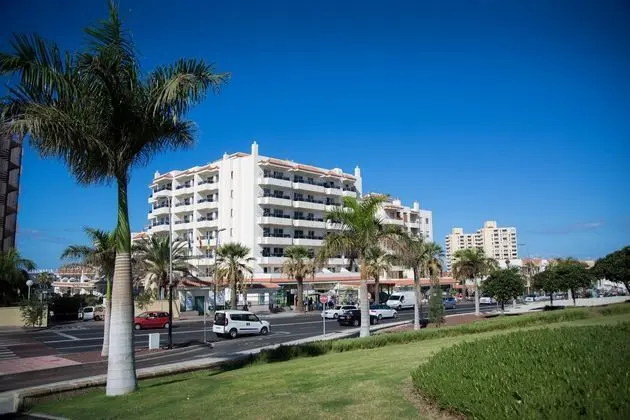 Oro Blanco Apartments