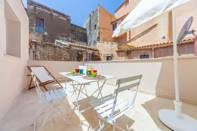 Ortigia Colourful Apartment