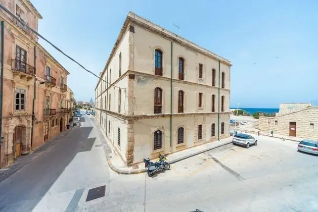 Ortigia Promenade