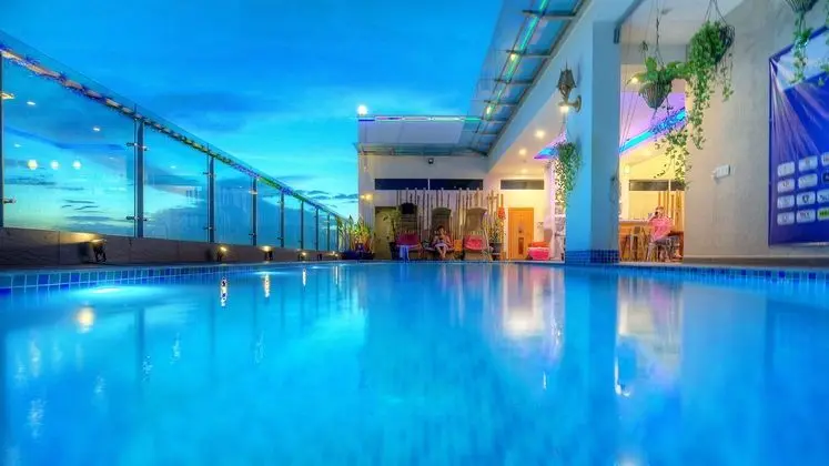 Orussey One Hotel Apartment - Havuz