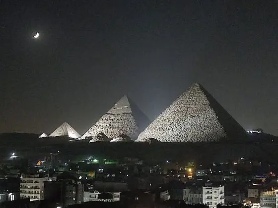 Oscar pyramids view - Dış Mekanlar