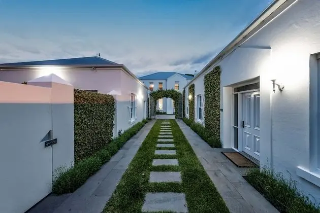 Oscars Waterfront Boutique Hotel - Dış Mekan