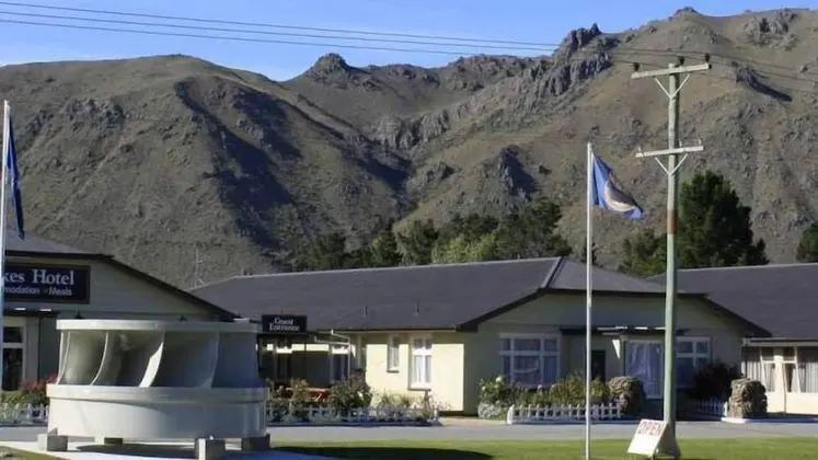 Otematata Eatery Bar and Lodging
