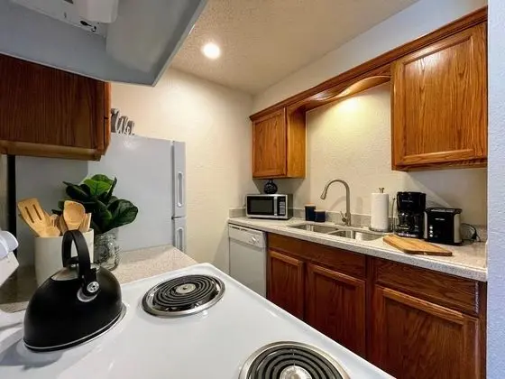 OU-2 Bedroom 1 bath next OU - Mutfak