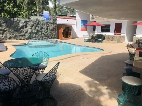 Out Back - Havuz
