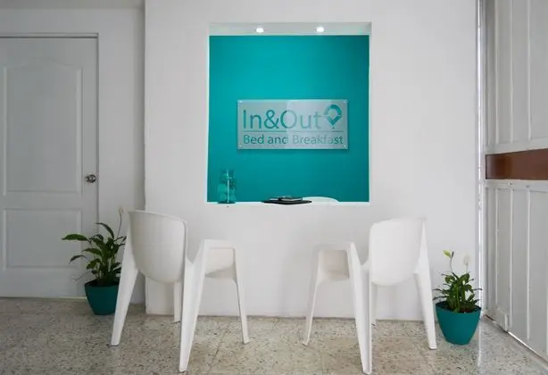 In & Out Hotel - Lobi