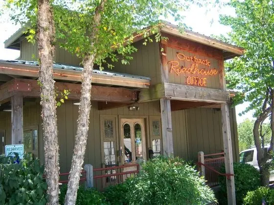 Outback Roadhouse Motel & Suites