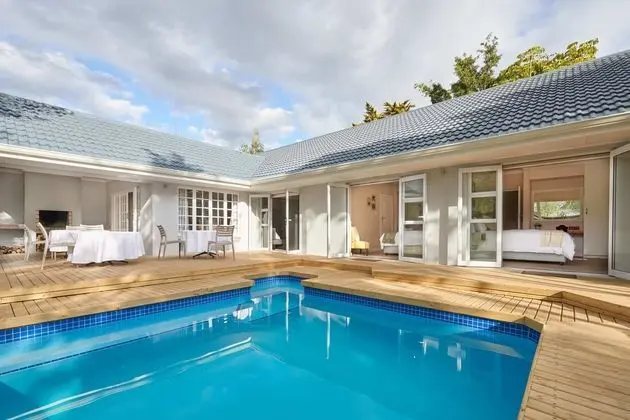 Outeniqua Travel Lodge - Havuz