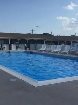 Outer Banks Motor Lodge - Havuz