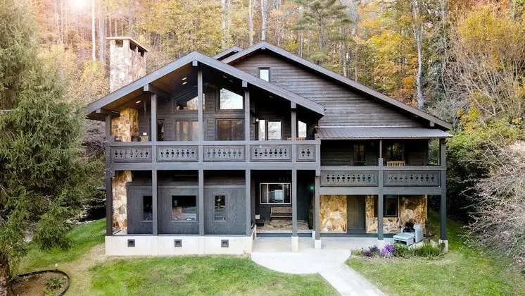 Outland Chalet & Suites Great Smoky Mountains