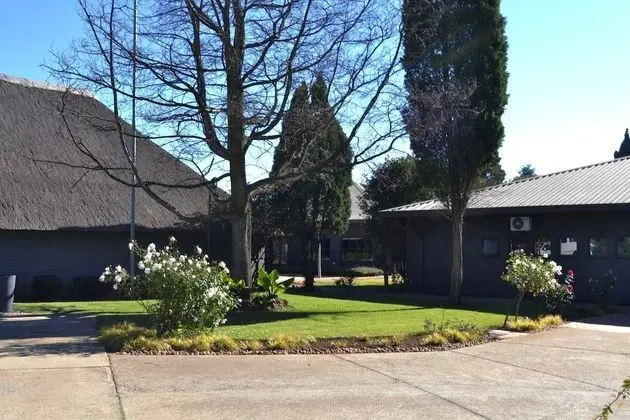 Outlook Lodge OR Tambo