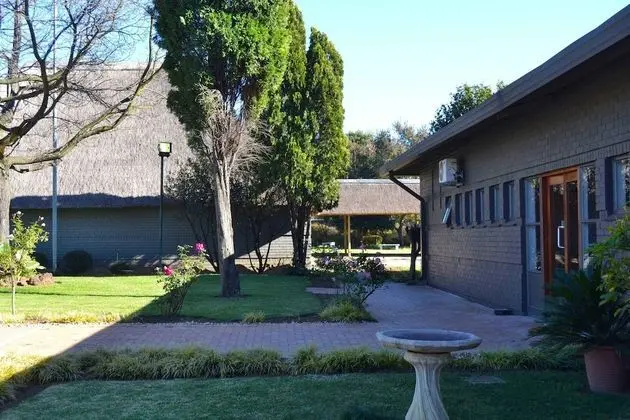 Outlook Lodge OR Tambo - Dış Mekanlar
