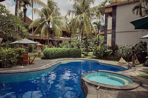 Outpost Ubud Coliving Suites - Havuz