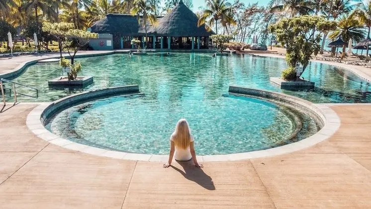 Outrigger Mauritius Beach Resort - Havuz
