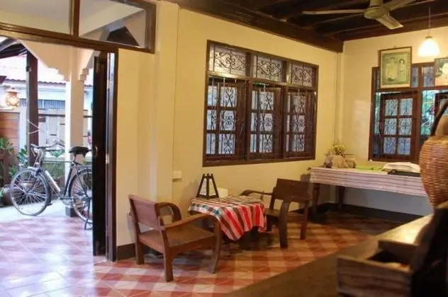 The Outside Inn - Lobi