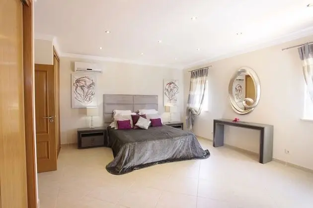 Outstanding Villa Very Well Located Near The Beach