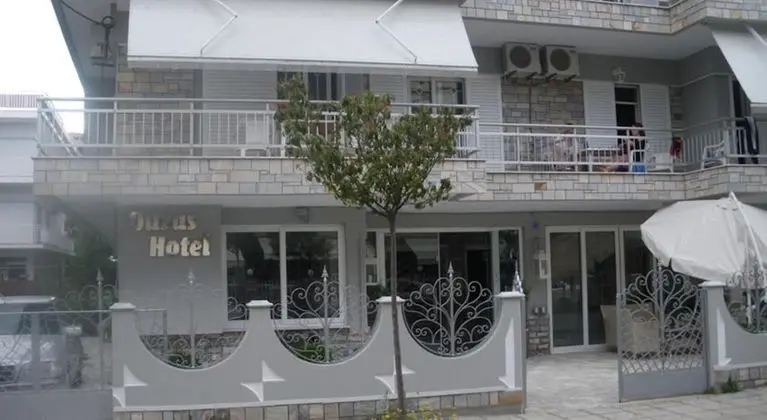 Ouzas Hotel