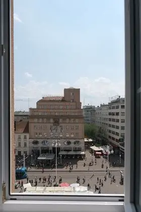 Oval Main Square Apartment - Oda Manzaraları