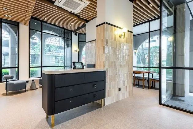 Owen House by Hmlet - Lobi