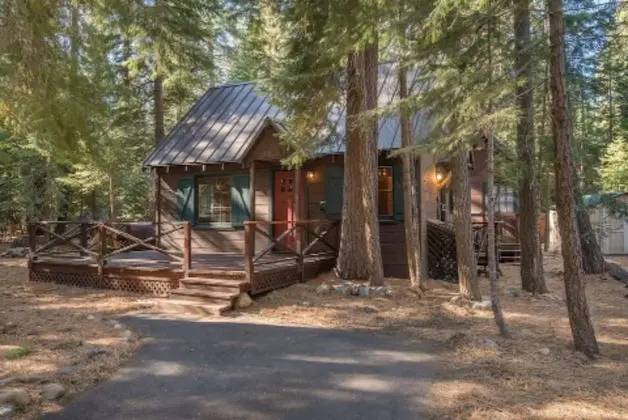 Owl's Peak by Avantstay Private Pine Tree Cabin Mins From The Water