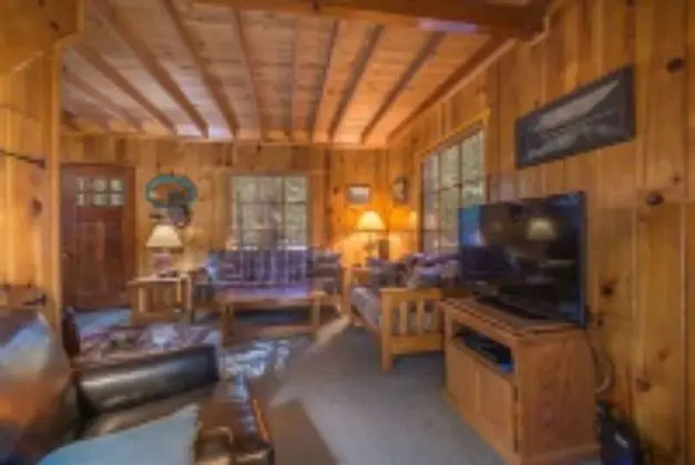 Owl's Peak by Avantstay Private Pine Tree Cabin Mins From The Water - İç Mekan