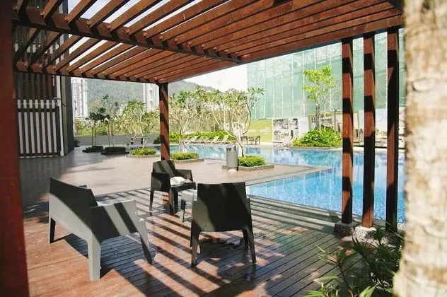 OwnAStay Midhill by Symphony Suite - Havuz