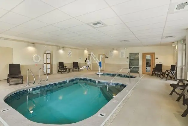 Oxford Suites Bellingham - Havuz