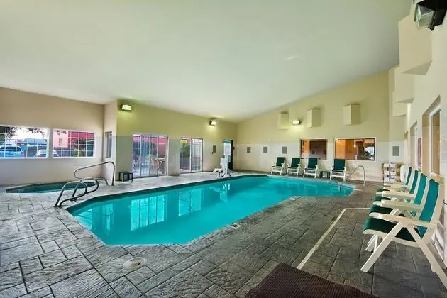 Oxford Suites Hermiston - Havuz