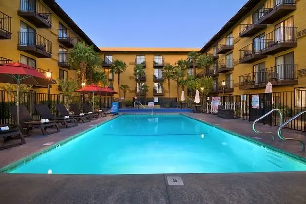 Oxford Suites Lancaster