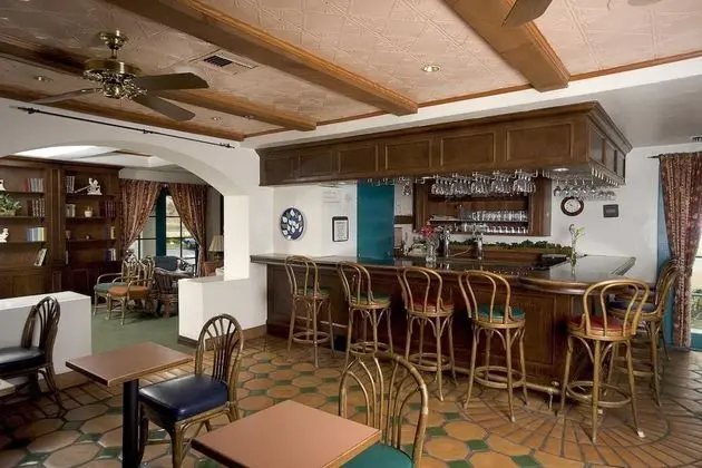 Oxford Suites Pismo Beach