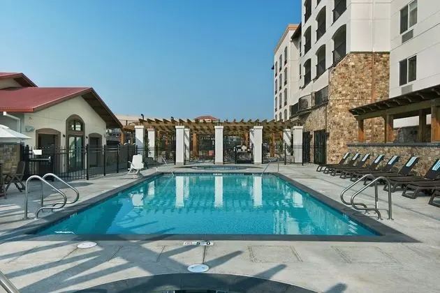 Oxford Suites Sonoma County - Havuz