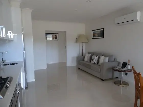 The Oxley Estate - Lobi
