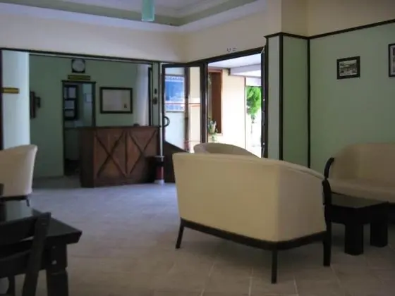 Oya Apartments - Lobi