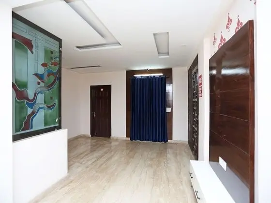 OYO 10008 Hotel Golden Tree - Lobi