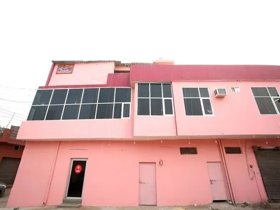 OYO 10012 Hotel Pink City