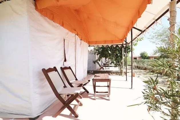 OYO 10081 Tent Desert Banjara Resort - Oda Düzeni