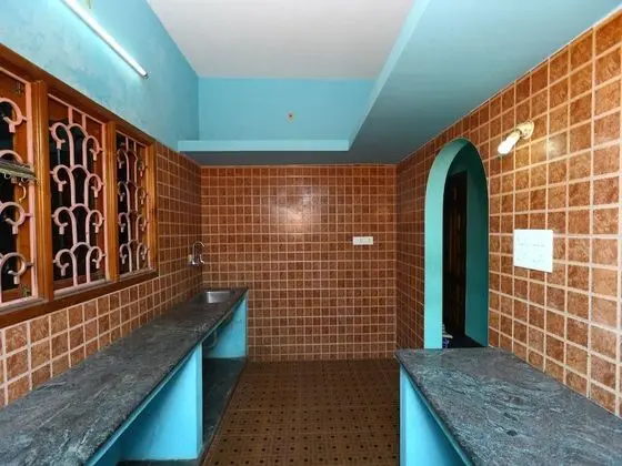 OYO 10095 Home Green View 3BHK Aurovile Beach - Mutfak