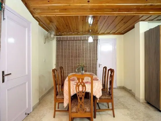 OYO 10097 Home Luxury Cottage Chail - Yerinde Yemek