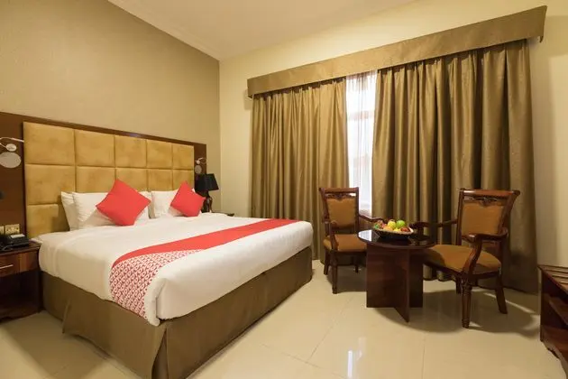 OYO 101 Click Hotel