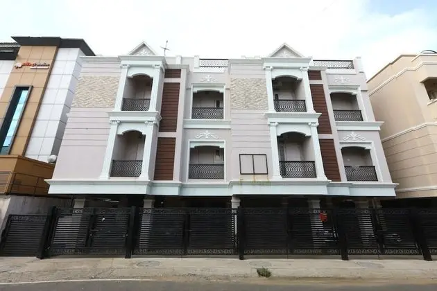 OYO 10106 Hotel NLBR - Dış Mekan