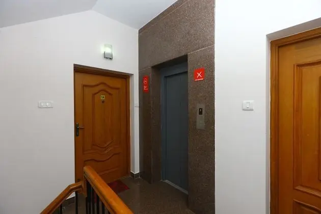 OYO 10106 Hotel NLBR - İç Mekan