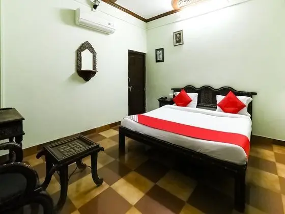 OYO 10132 Hotel Regal Inn