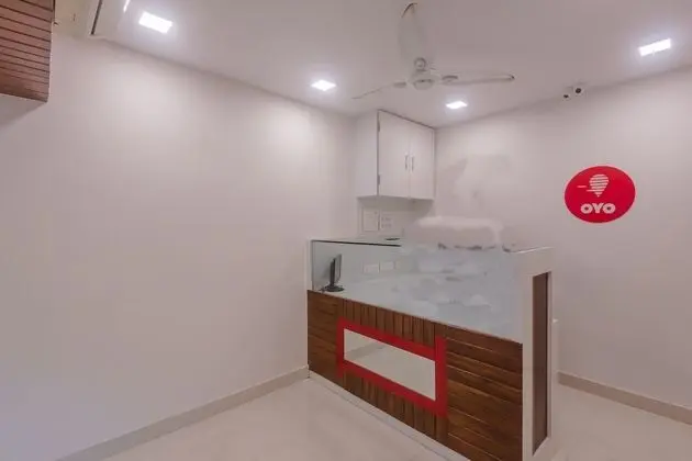 OYO 10217 Hotel Golden Palms - Lobi