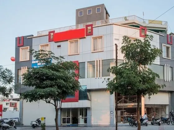OYO 10219 Hotel Ten Eleven